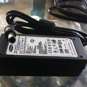 Cargador Original Laptop Samsung Mini 19v 2.1 A Punta Aguja
